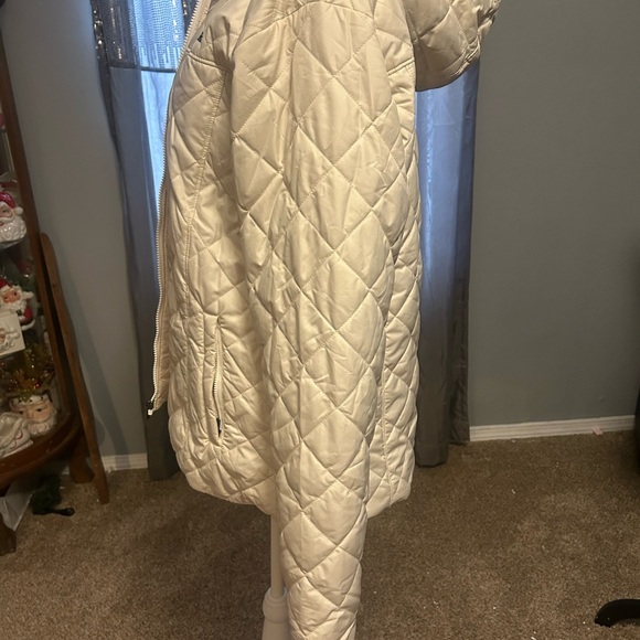 Columbia Women's Off-White Quilted Puffer Jacket - Picture 5 of 11